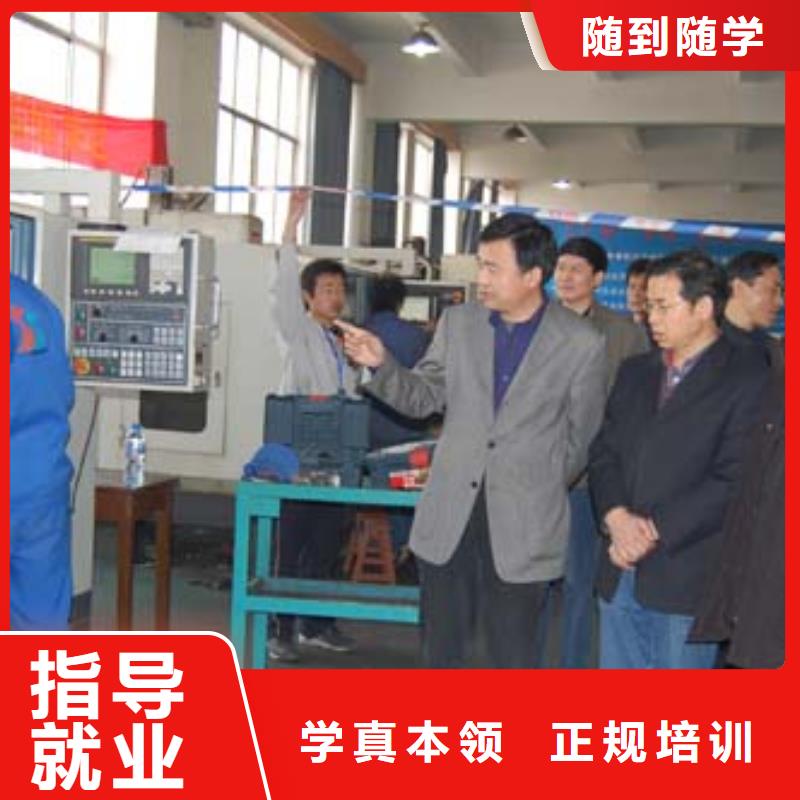 数控培训虎振挖掘机学校手把手教学