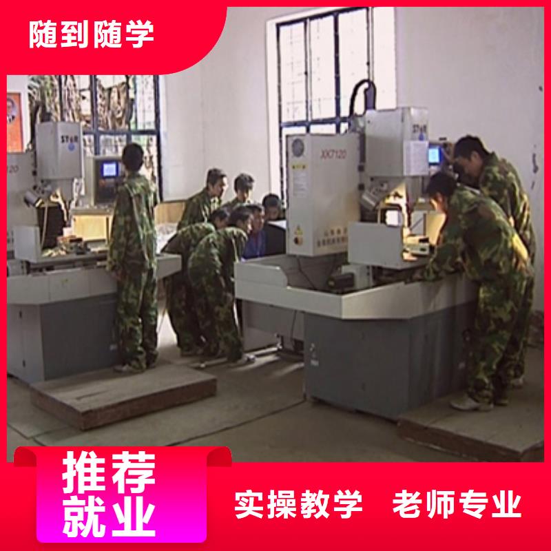 数控培训虎振挖掘机学校手把手教学