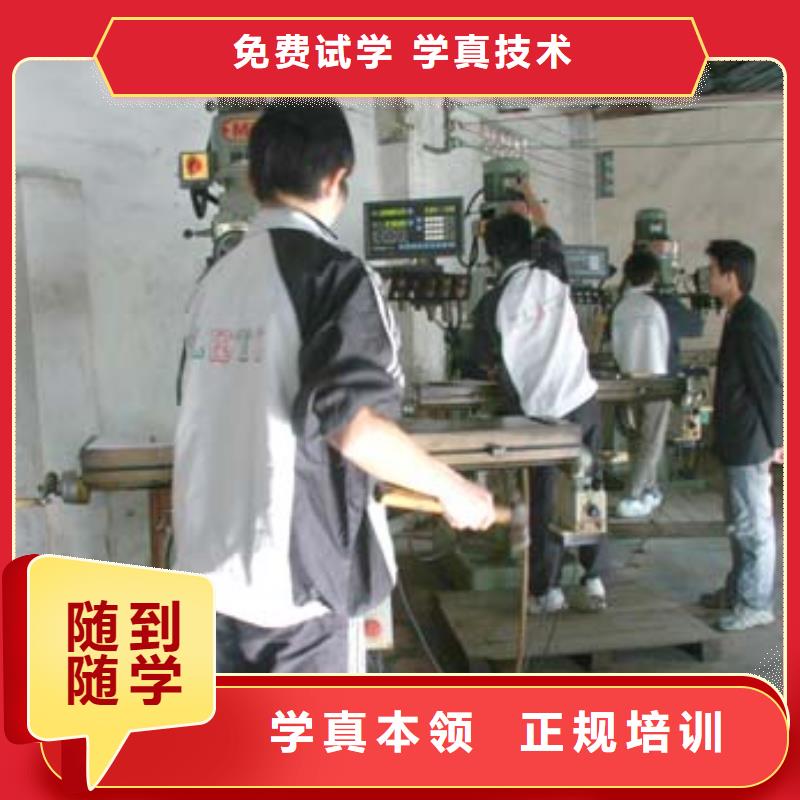 数控培训虎振挖掘机学校手把手教学