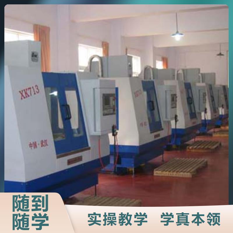 数控培训虎振挖掘机学校手把手教学