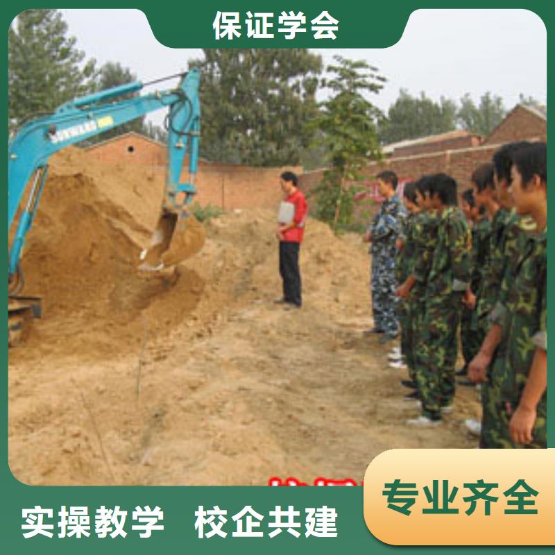 挖掘机培训虎振挖掘机学校全程实操