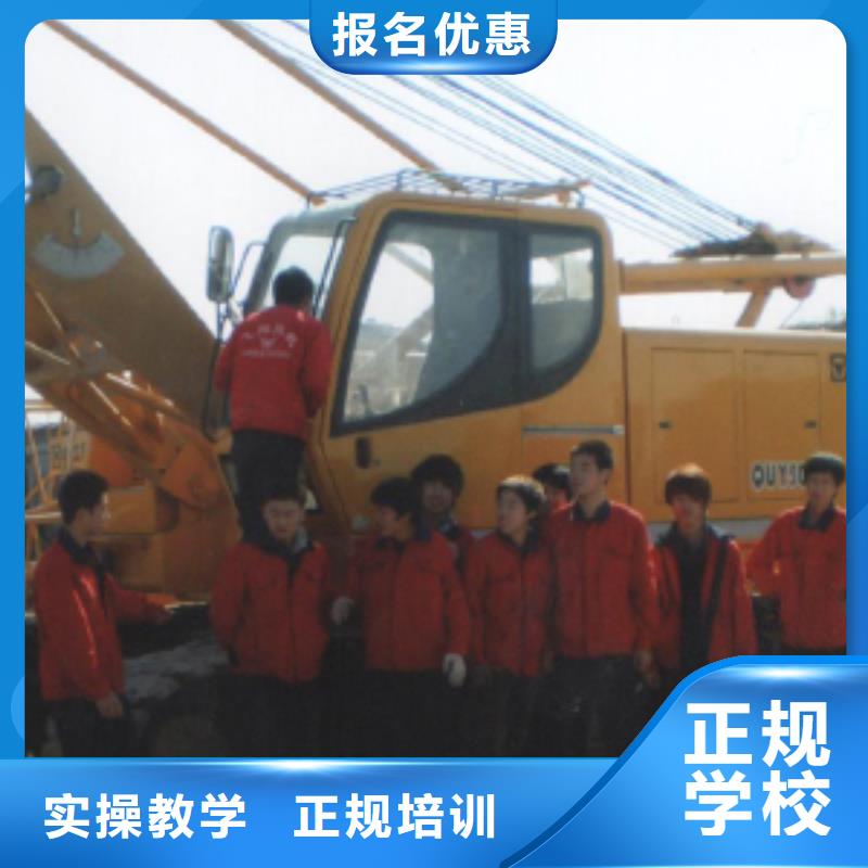 挖掘机操作-保定虎振技工学校保证学会