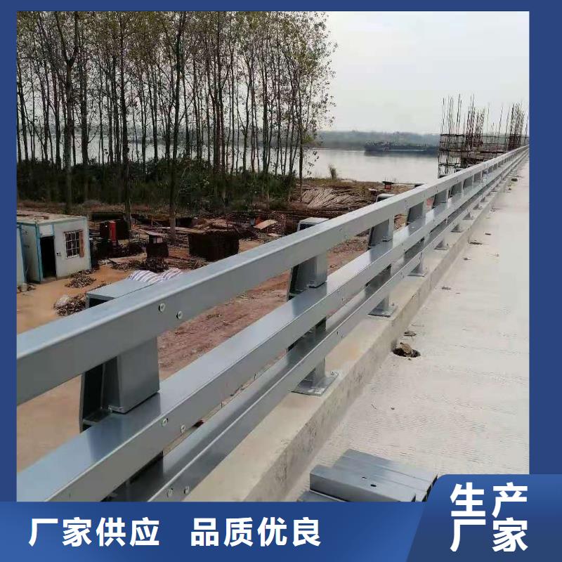 防撞护栏,扶手木钢丝绳护栏厂家技术完善