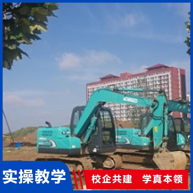 挖掘机技校哪个学校能学开挖掘机铲车叉车实操培训