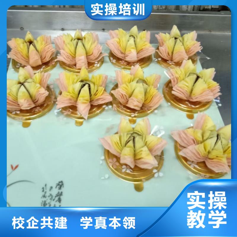 西点学校虎振挖掘机学校学真本领