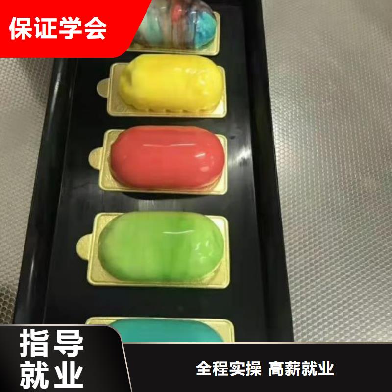 西点学校虎振挖掘机学校学真本领