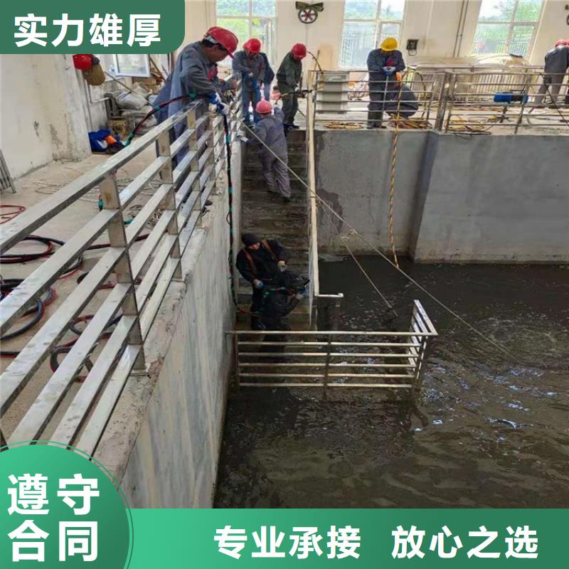  水上浮吊船技术精湛