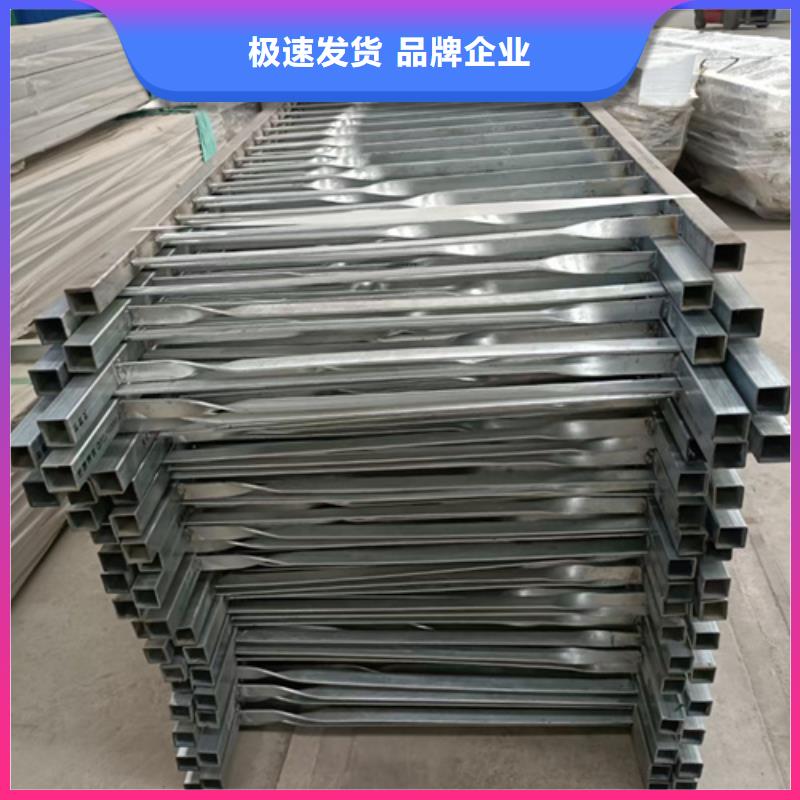 不锈钢复合管护栏_不锈钢复合管道路护栏根据要求定制