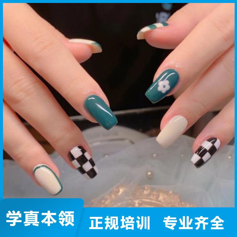 美甲_美发学校学真本领