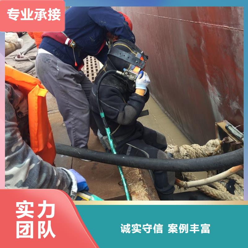 水下测量公司<潜水员安装气囊>施工现场